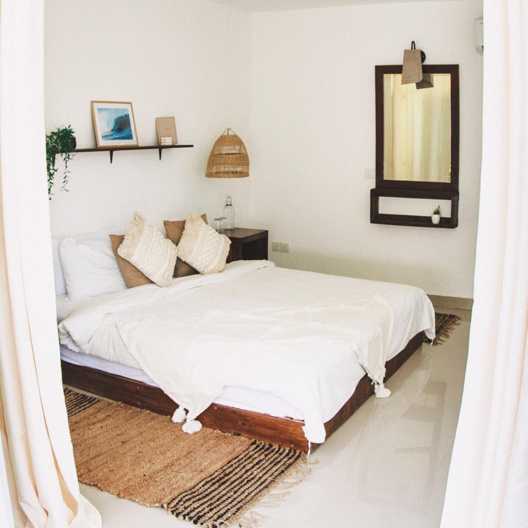Twin Palms Surfhouse Hotel Thulusdhoo Exterior photo