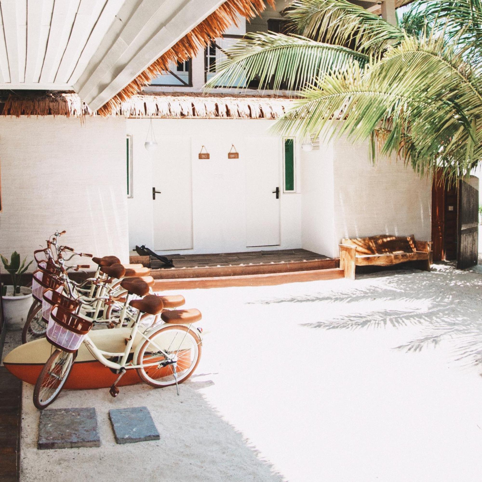 Twin Palms Surfhouse Hotel Thulusdhoo Exterior photo