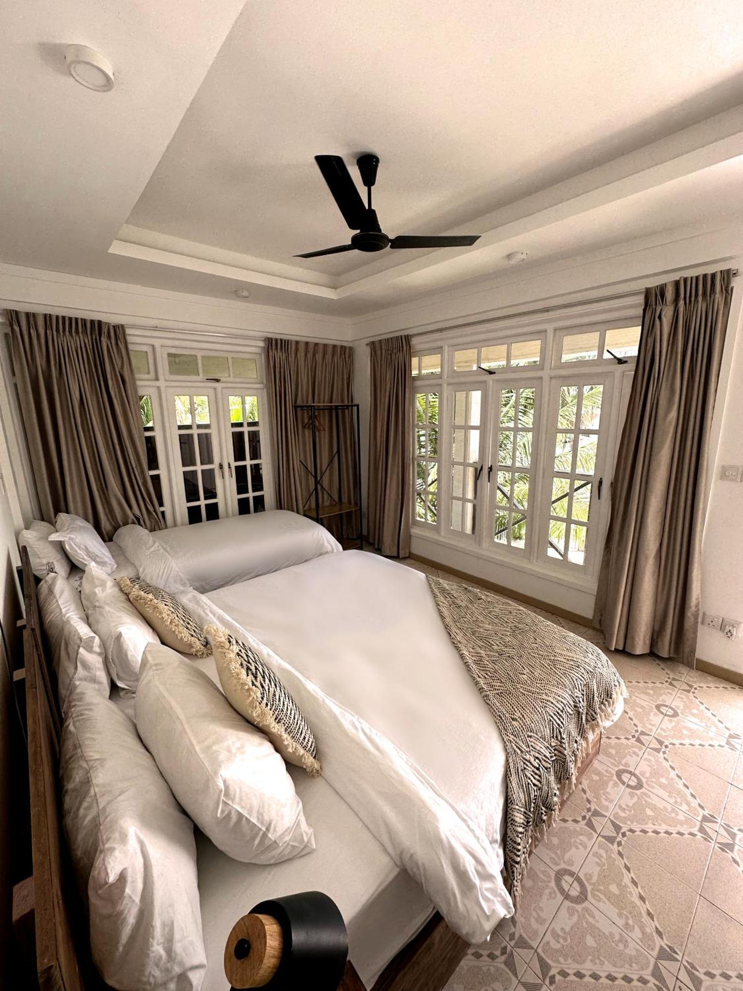 Twin Palms Surfhouse Hotel Thulusdhoo Exterior photo